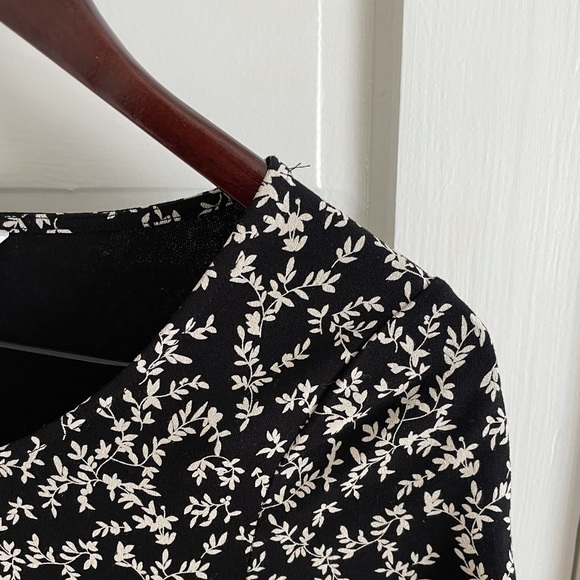 Thyme Maternity Short Sleeve Front Knot Black and White Floral Maternity Top, XS - Picture 5 of 6